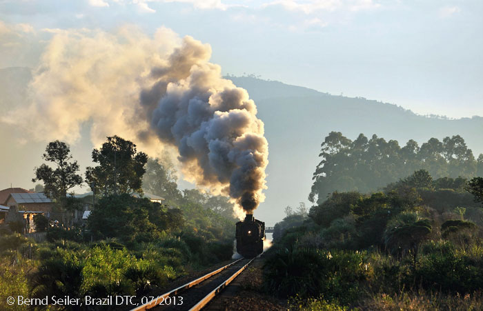 Dampf über der Dona Tereza Cristana Eisenbahn