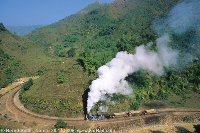Nr. 42 steam from Namtu to Lopah