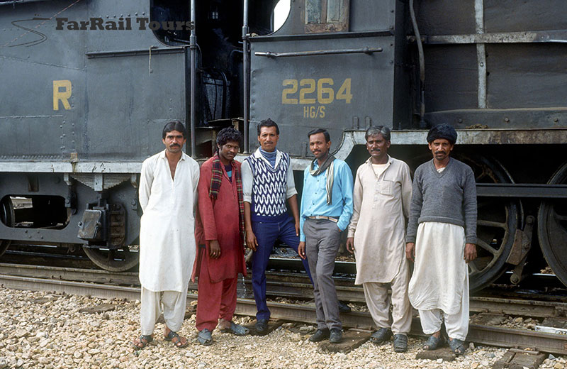 loco crew of HG/S 2262 in Hyderabad 1991